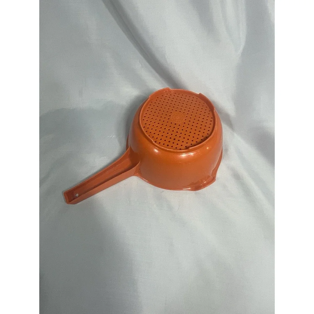 Rubbermaid #2930 1 Quart Orange 2 Spout Strainer Colanders with Handle  -VTG.
